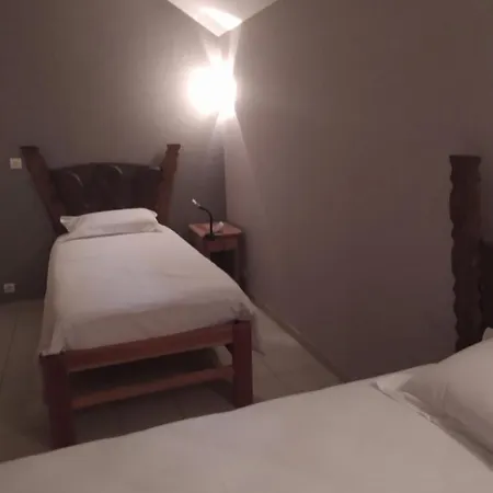 Le Saloon Guest house *